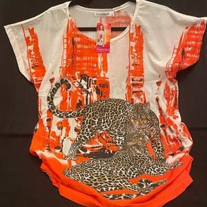 Women’s size M/L Leopard Design Short Sleeve Stretch Top NEW Fashion Wear.